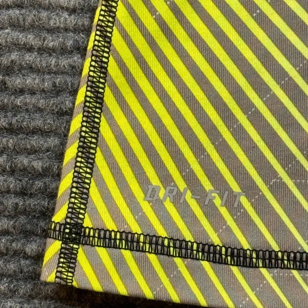 Nike Pro Hyperwarm Half Zip Women's‎ L Black Yellow Geometric Pullover